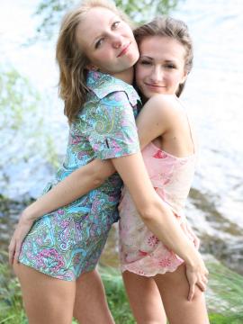 HAPPY GIRLFRIENDS — photo 10 of 20