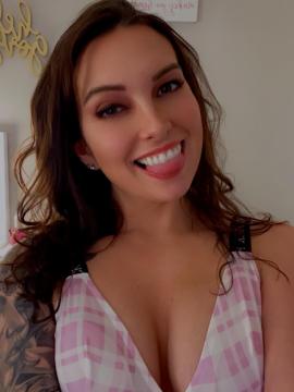 OnlyFans - Riley Jade / @rileyjadeadams Scene 6 — photo 2 of 20