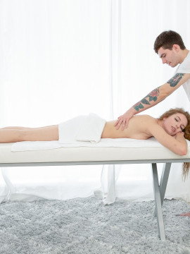 Beauty and masseur — photo 1 of 16