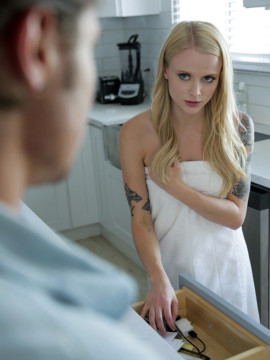 When Paris White is stood up by her boyfriend she makes up for it by seducing her married neighbor to please her pussy — photo 5 of 16