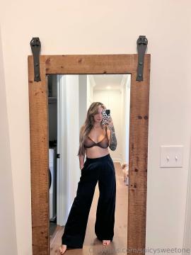 OnlyFans - Spicysweetone / @Spicysweetone Scene 7 — photo 13 of 20
