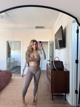 OnlyFans - Spicysweetone / @Spicysweetone Scene 101 — photo 8 of 20