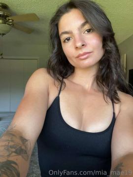 OnlyFans - Mia mae / @mia_mae19 Scene 54 — photo 18 of 20