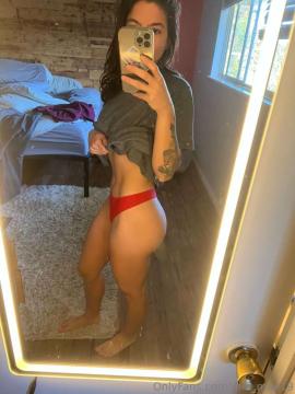 OnlyFans - Mia mae / @mia_mae19 Scene 65 — photo 6 of 20