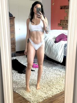 OnlyFans - Mia mae / @mia_mae19 Scene 97 — photo 18 of 20