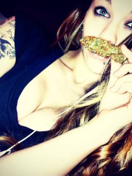 OnlyFans - Smoking_babee / @smoking_babee Scene 17 — photo 12 of 20