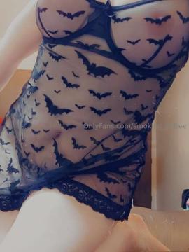 OnlyFans - Smoking_babee / @smoking_babee Scene 109 — photo 11 of 20