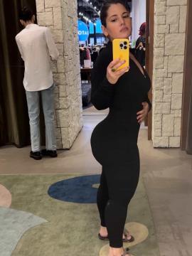 OnlyFans - Ana Pessack / @thebumbumqueen Scene 4 — photo 16 of 20