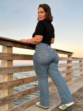 OnlyFans - Ana Pessack / @thebumbumqueen Scene 6 — photo 2 of 20