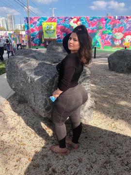 OnlyFans - Ana Pessack / @thebumbumqueen Scene 6 — photo 13 of 20