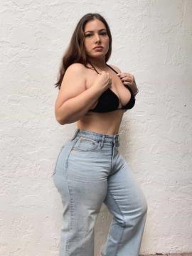 OnlyFans - Ana Pessack / @thebumbumqueen Scene 39 — photo 4 of 20
