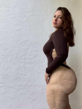 OnlyFans - Ana Pessack / @thebumbumqueen Scene 39 — photo 7 of 20