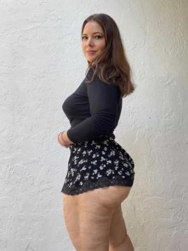 OnlyFans - Ana Pessack / @thebumbumqueen Scene 40 — photo 14 of 20