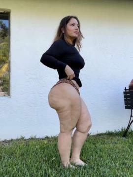 OnlyFans - Ana Pessack / @thebumbumqueen Scene 47 — photo 14 of 20