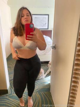 OnlyFans - Ana Pessack / @thebumbumqueen Scene 90 — photo 9 of 20