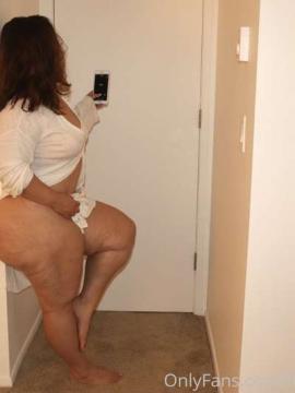 OnlyFans - Ana Pessack / @thebumbumqueen Scene 128 — photo 17 of 20