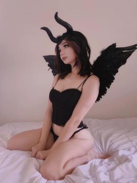 OnlyFans - ren ♡ / @valkcy Scene 9 — photo 17 of 20