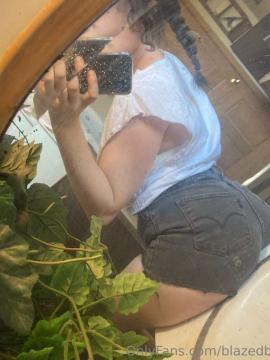 OnlyFans - That One Redhead / @blazedbeaut Scene 62 — photo 18 of 20