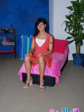 Sexy 18 year old brunette gets naked for her massage — photo 1 of 14