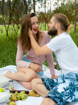 Lovers get 69 orgasms outdoors — photo 1 of 16