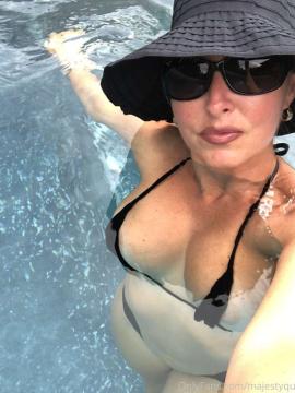 OnlyFans - 2%Master Queen / @royalmasterqueen Scene 6