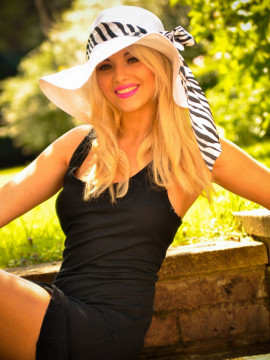 You Can Leave Your Sun Hat On — photo 3 of 12