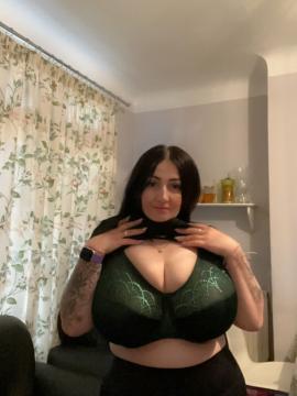 OnlyFans - Roxanne Heaven / @roxanneheaven Scene 127 — photo 16 of 20