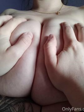 OnlyFans - Roxanne Heaven / @roxanneheaven Scene 260 — photo 6 of 20